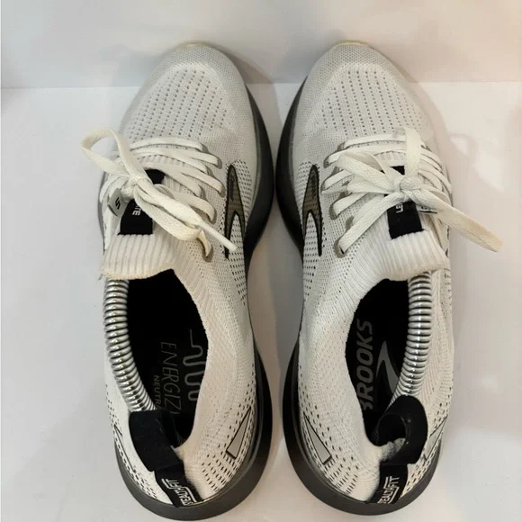 Brooks Levitate size 9.5 - Picture 5 of 9